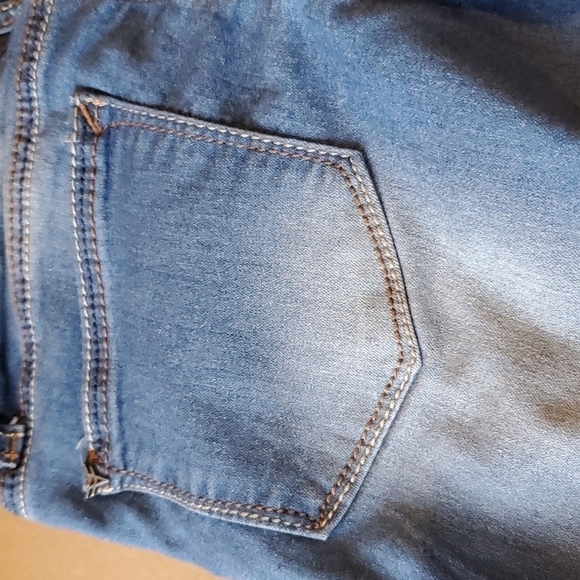 Vigoss The Jagger bermuda  girls embellished denim shorts. Preowned size 12 - Picture 8 of 10